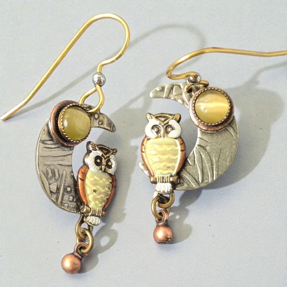 SILVER FOREST OWL ON CRESCENT MOON EARRING - Picture 5 of 16